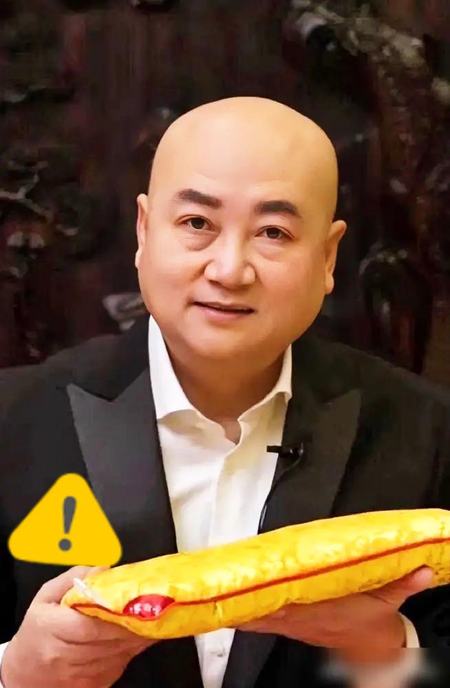 说迟重瑞放弃百亿遗产是装清高？
我告诉你，迟重瑞只是选了条更难堪的变现路。那张与