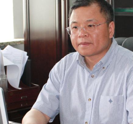 他公费留学却宣誓加入英国国籍，谁知，国家召唤时，他变卖剑桥别墅，妻子犹豫不决，他