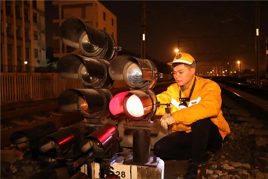 铁路人天天喊着内退，真能退的时候，没几个人舍得走
 
在铁路圈子里，一直有一个特