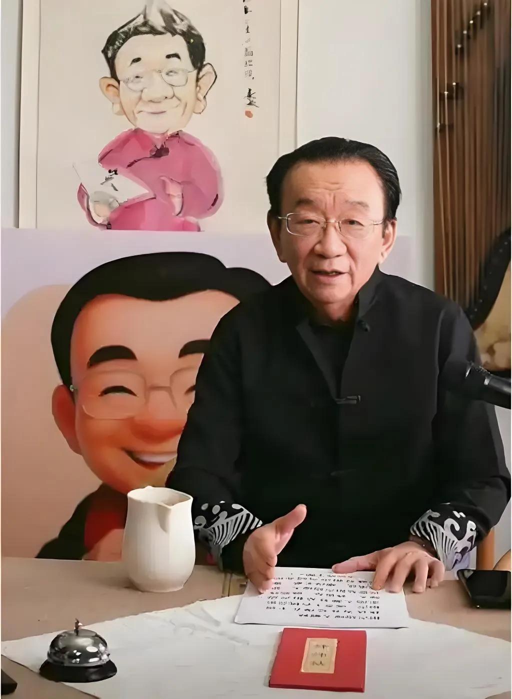 相声名家杨少华告别仪式在京举行，曲艺界人士纷纷到场悼念。侯耀华作为同门后辈未现身