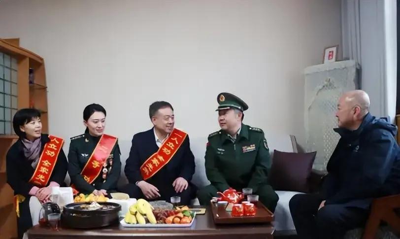 3月4日河北满城，女军人马清荣立二等功，喜报直接送到太行监狱她家人单位，现场锣鼓