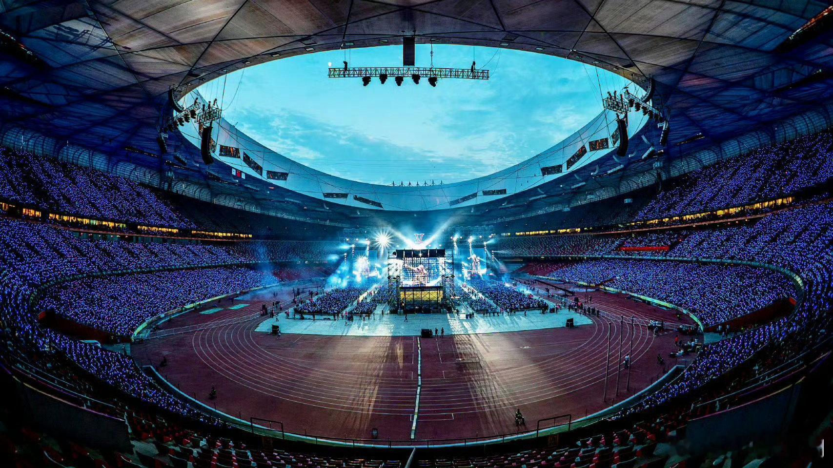  28场鸟巢舞台封神，背后还有400多位工作人员，太有诚意了张杰张杰一年开了28