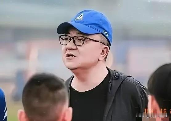 董路与孙臣曦家长反目事件始末：
董路的小将孙臣曦，其与董路及中国足球小将团队从深