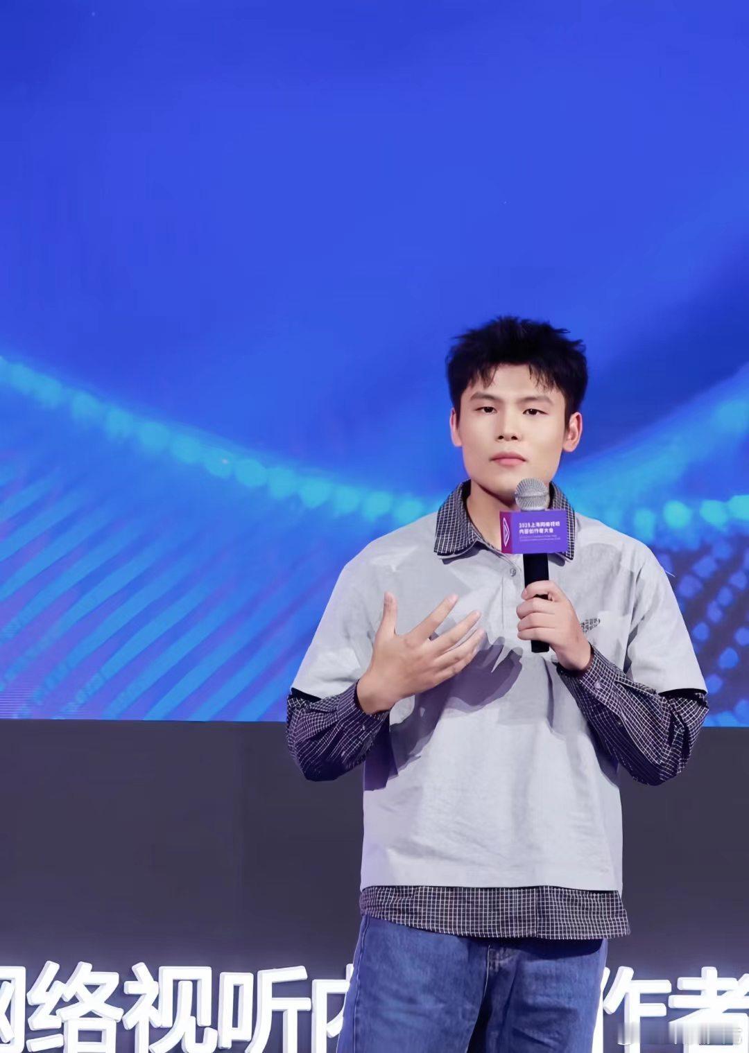 何广智想参加脱友4脱口秀和Ta的朋友们 脱友后台采访名场面，何广智直言脱友4自己