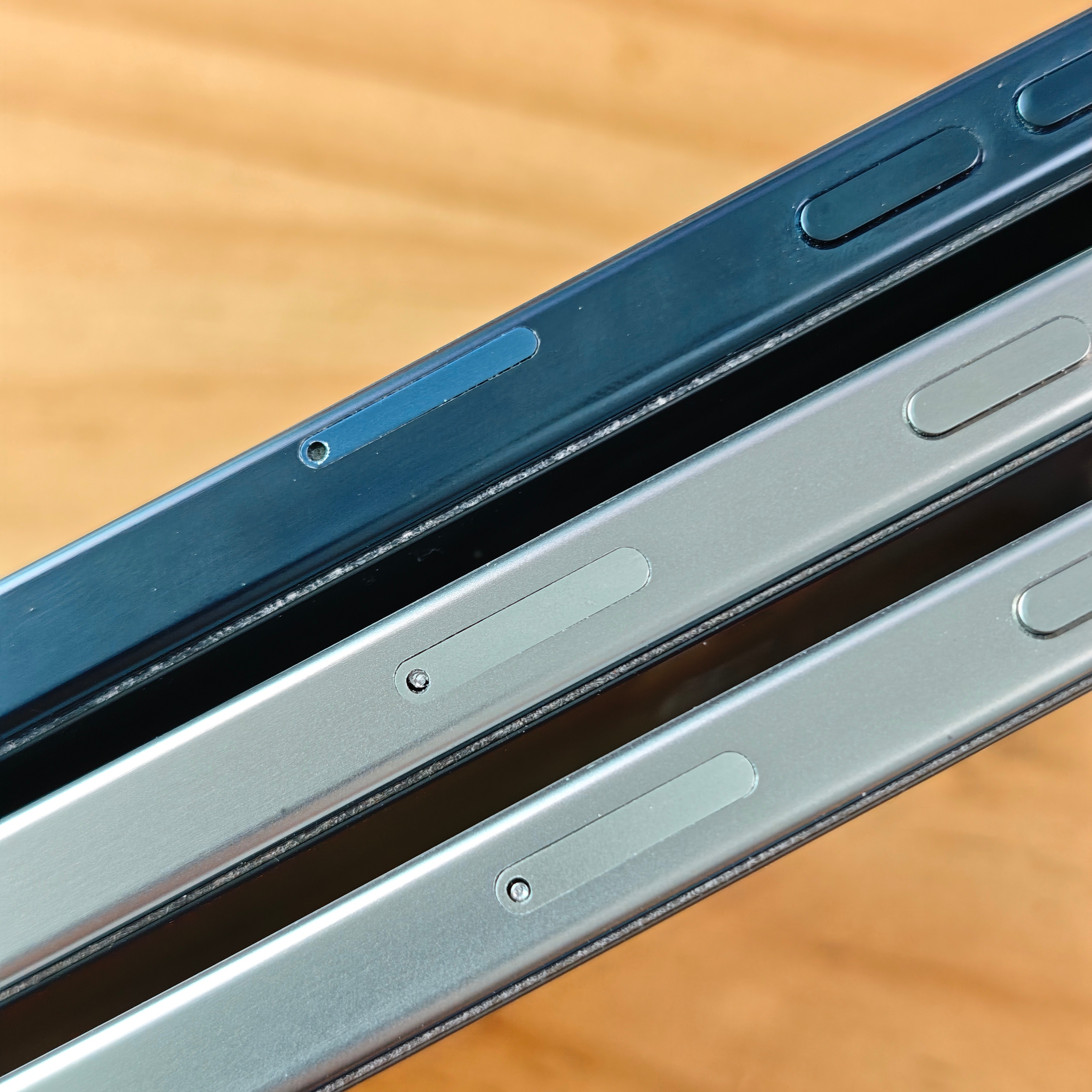 iPhone 15 Pro Max那会我们改卡基本都选居中，现在看来是对的，虽贵