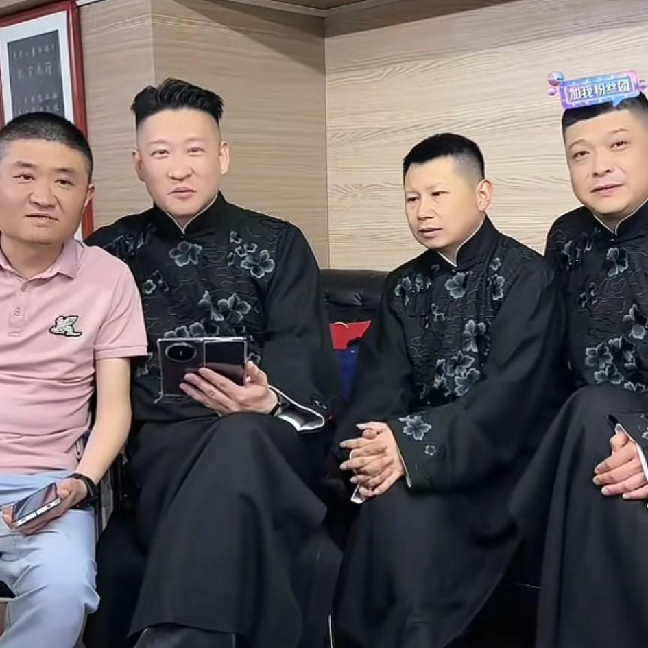 曹云金又给郭德纲上了一课！昨天曹云金在西安演出时表示：今天青曲社的苗阜王声老师也