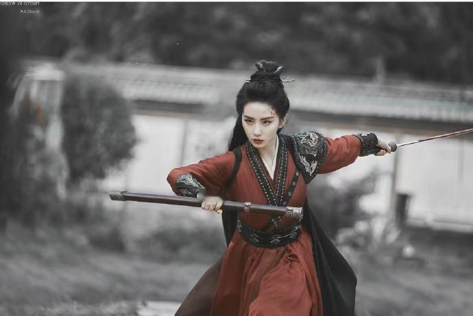 她的眼神从不取悦众人！ 