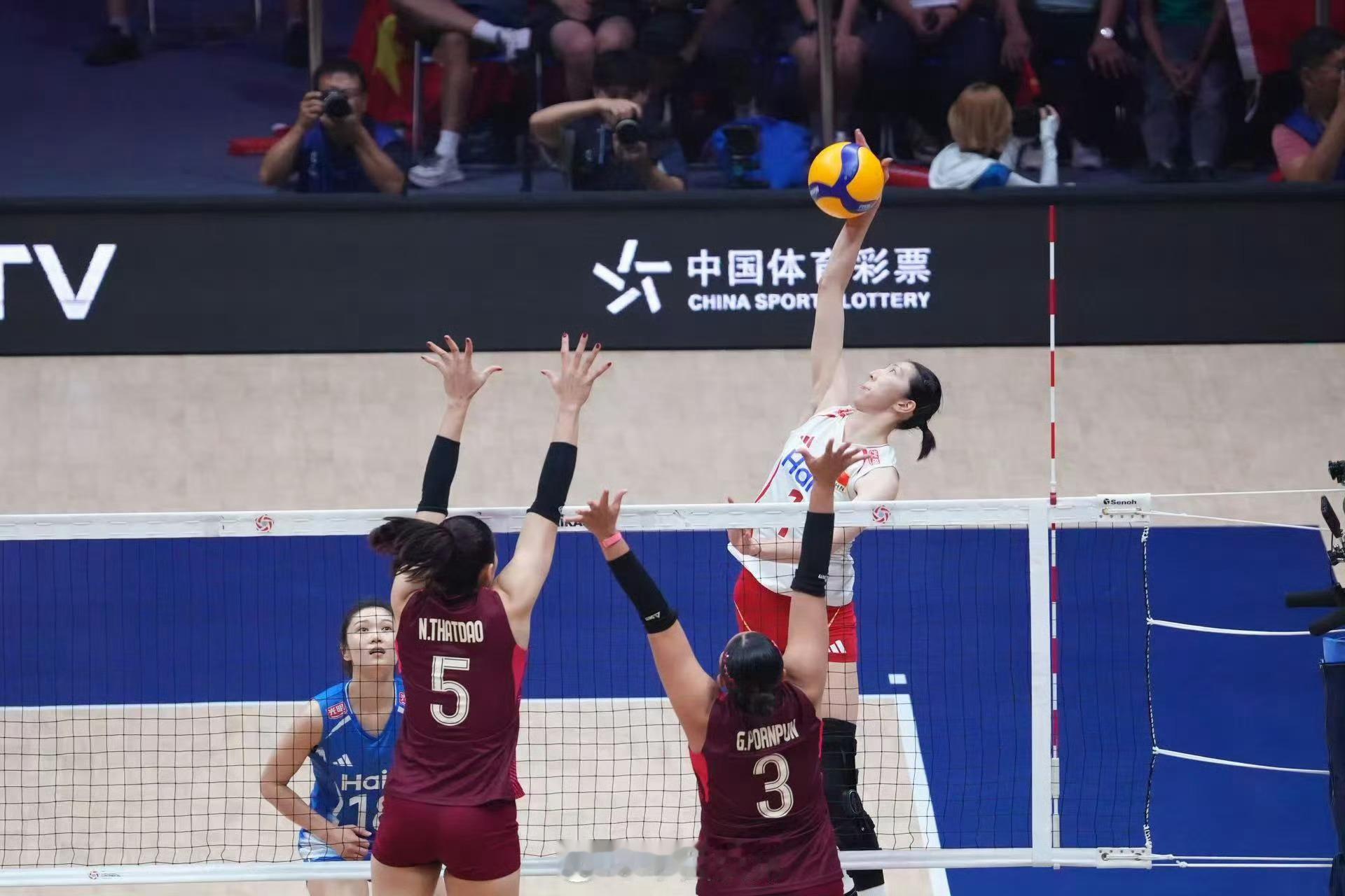 中国女排亚锦赛错失奥运头等舱2026年8月30日晚，女排亚锦赛决赛在天津举行，中