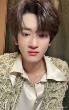 邓佳鑫直播 邓佳鑫直播状态真的绝了，可爱又真诚，互动超有亲和力，像在和身边朋友聊