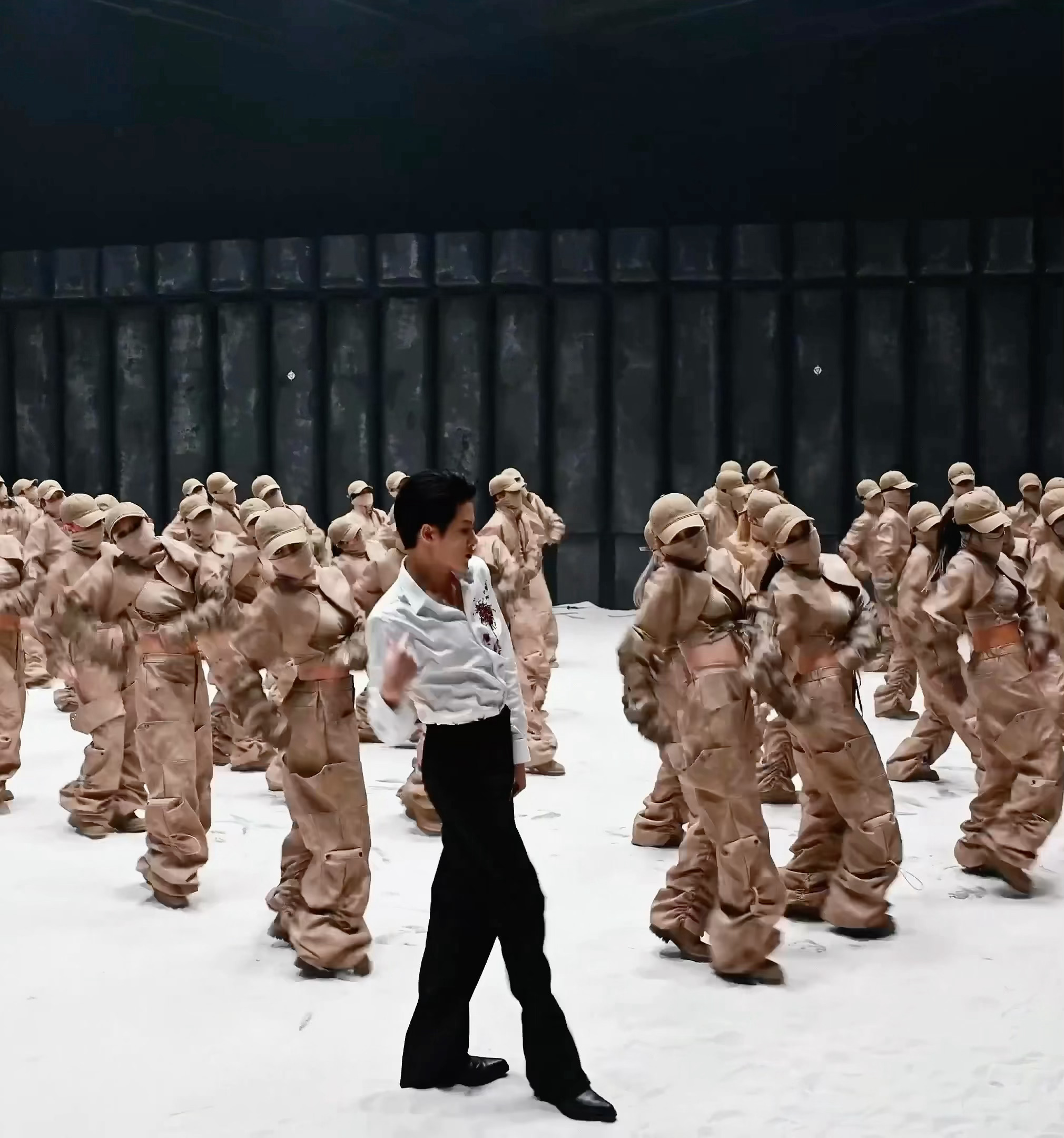 这个逆天比例我真的慕了