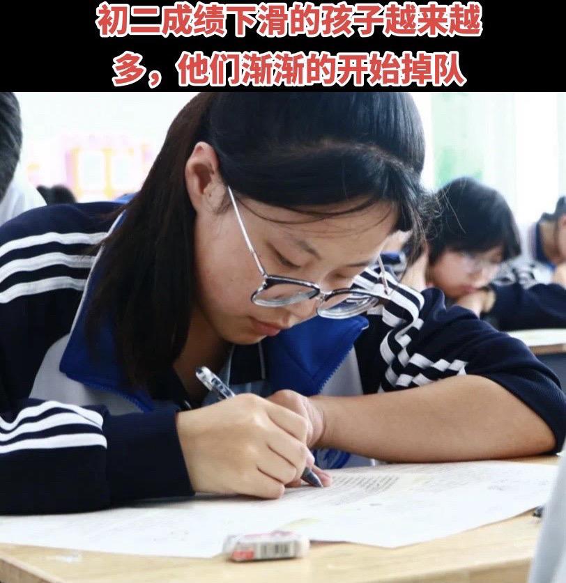 1️⃣英语和政史地生成绩下滑 这五门功课的共同点就是记忆，成绩下滑的学...