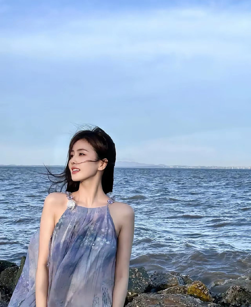 你觉得白鹿未来三年可以成为一线吗？ 我认为能不能冲击一线，要从三个方面去考虑。排