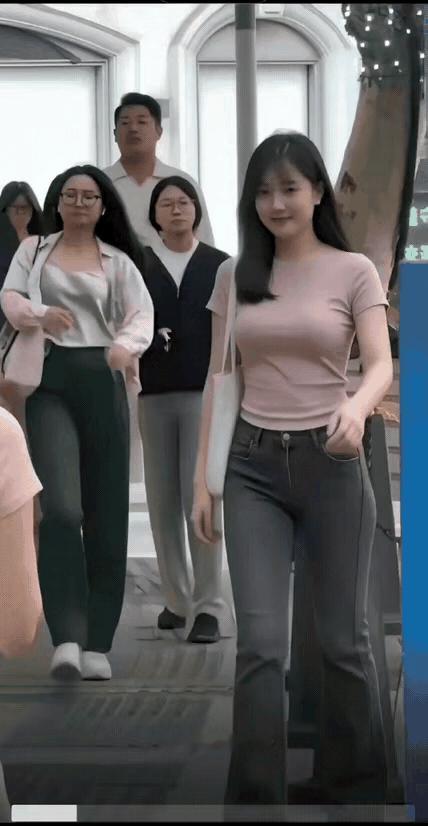 她温柔一笑，让我着迷了一整个夏天