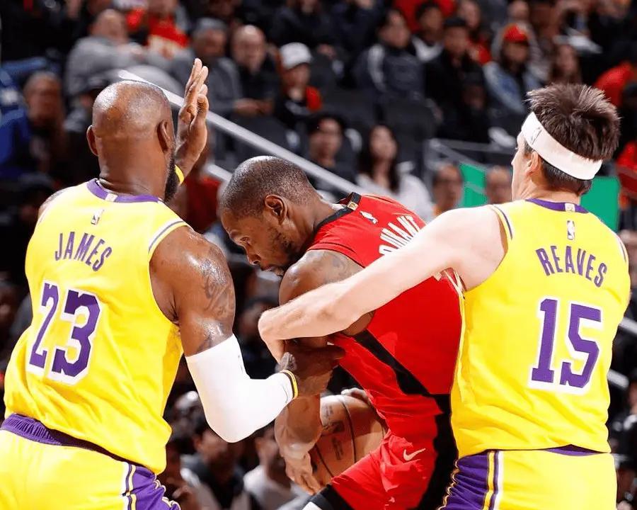 大家发现没？火箭没法与湖人相比的。就拿NBA本赛季来说，火箭引进了杜兰特，就围绕