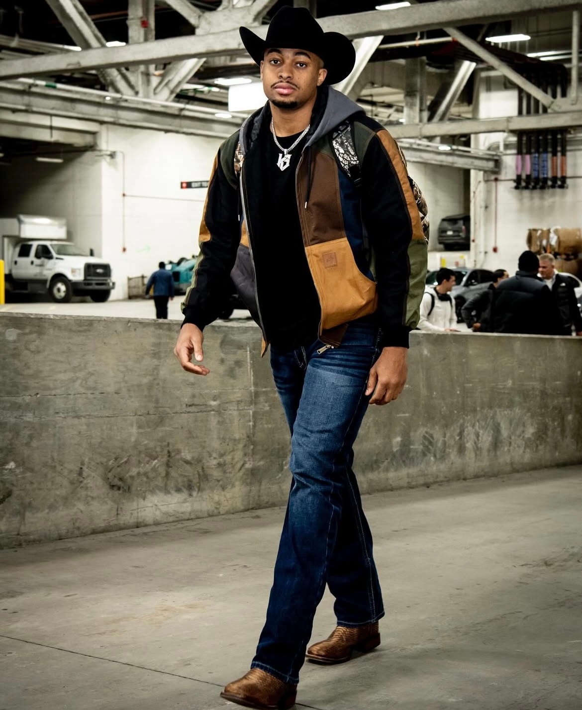 准备上班💼今天我们在客场挑战东部第一活塞超话创作官 ｜不想上班 ｜马刺vs活塞