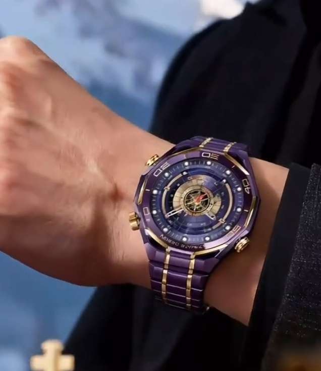 好家伙，这回真的把“紫气东来”戴手上了，文化buff直接拉满！瞅瞅这设计，紫金配