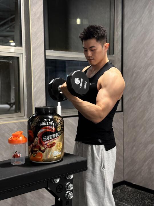 肌肉手臂是男生的门面，还是得练练