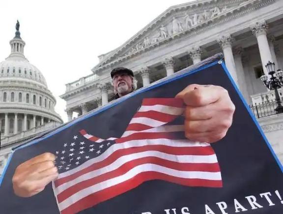 中美军事冲突似乎已经无可避免了！现在中美的情况就是，美国想把精力放回国内，可东大