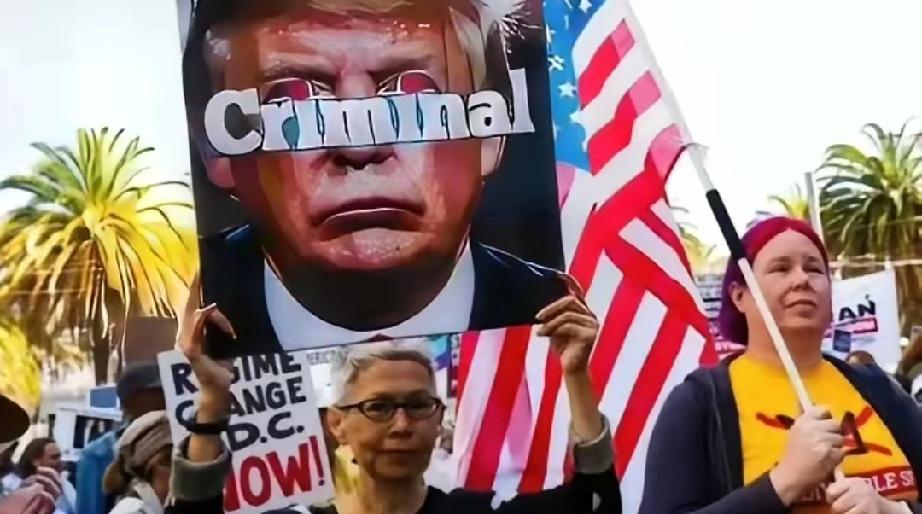 谁也没想到，美国的民间怒火，会以这样铺天盖地的方式爆发。
​​当地时间3月28日