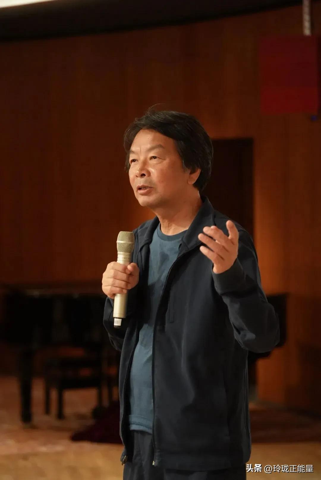 刘震云一针见血：爱欺负人的本质都是弱者，心善自立者才自带光芒
 
刘震云icon