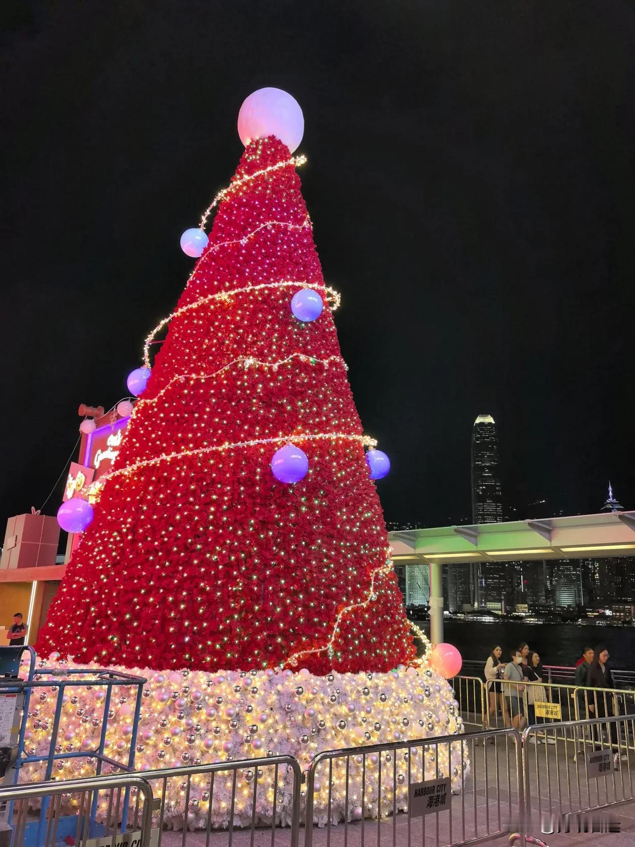 #圣诞氛围⛄️# #圣诞节日快到了# 
【迷图】
圣诞节又快到了……