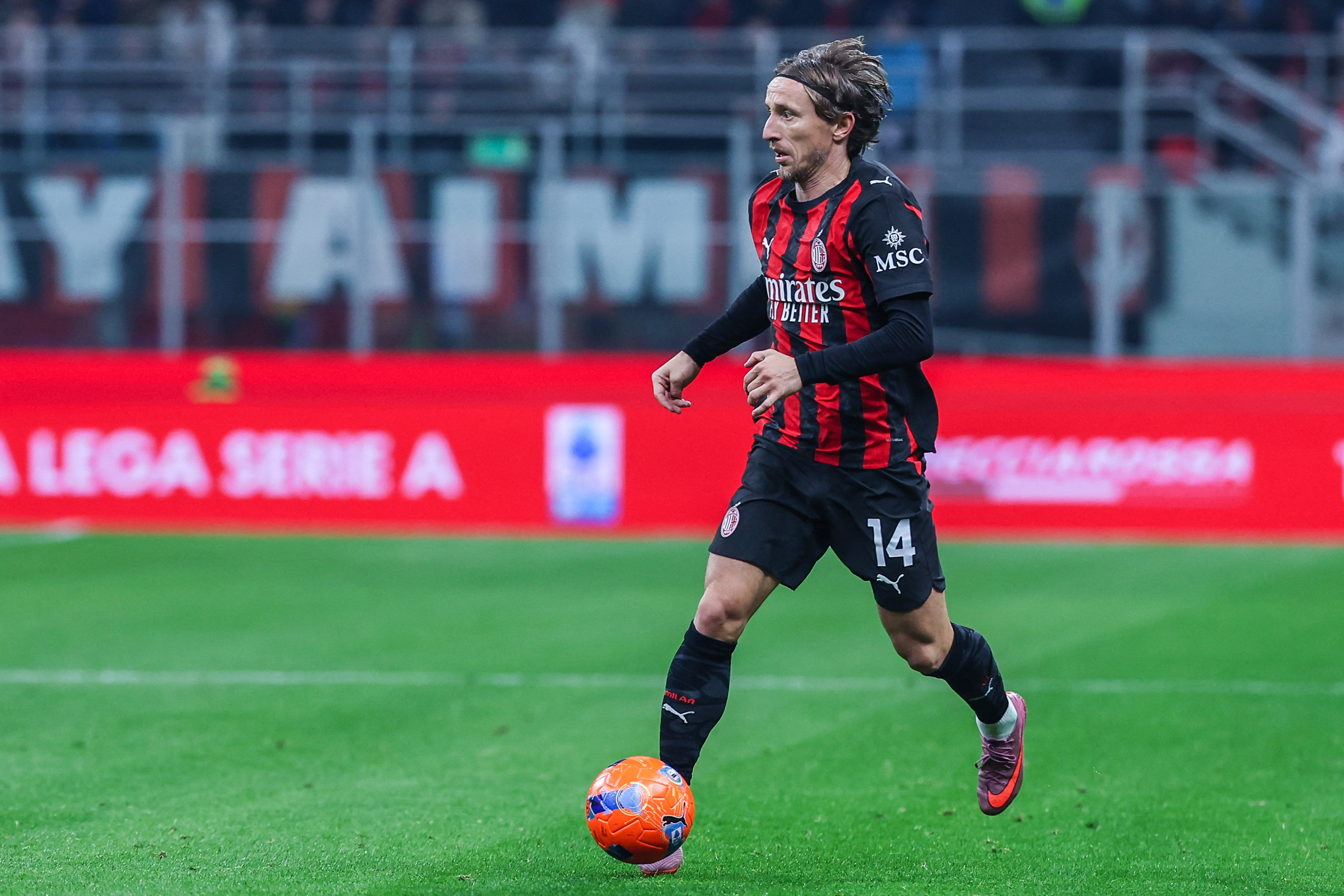 米兰有意跟莫德里奇续约 据意大利媒体报道，AC米兰对莫德里奇本赛季的表现十分满意