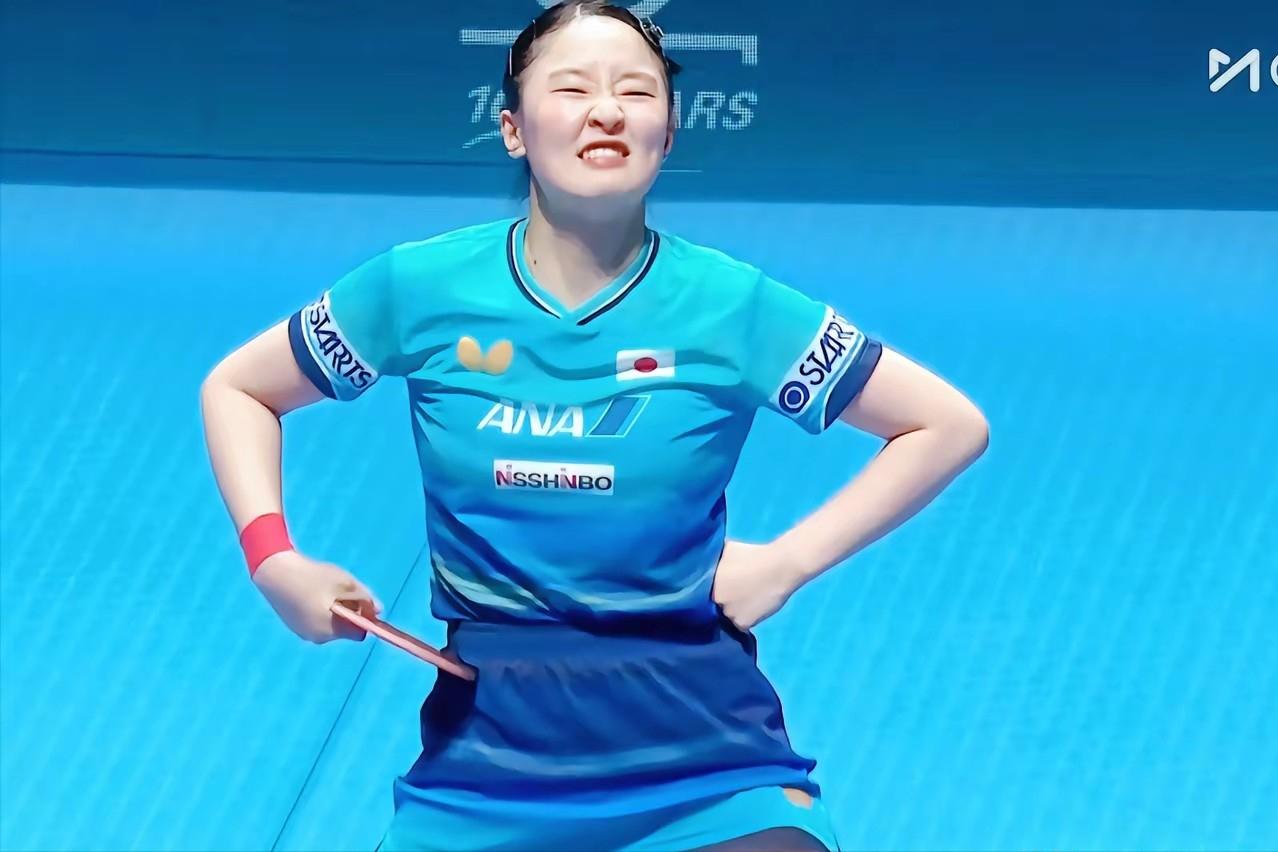 大家发现了吗？张本美和赛前总是三鞠躬！
很多人以为她是感谢现场球迷！

我查了查