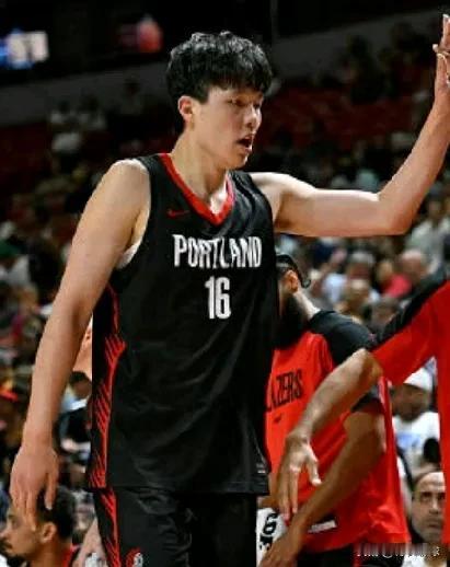 差距一目了然！！夏季联赛首秀！！！

状元：弗拉格，31分钟，21中5，得到10
