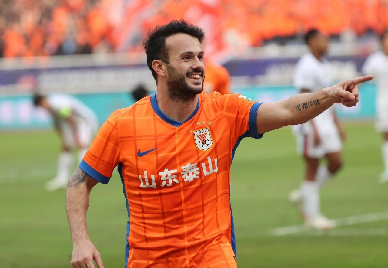 山东泰山足球俱乐部官宣：与瓦科完成续约。

这下不用猜了，前几天还有球迷发现瓦科