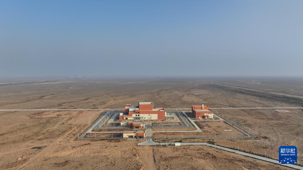 【#我国实现钍基熔盐堆研发突破#】茫茫戈壁滩上，一座全新实验堆的建成，使核燃料实