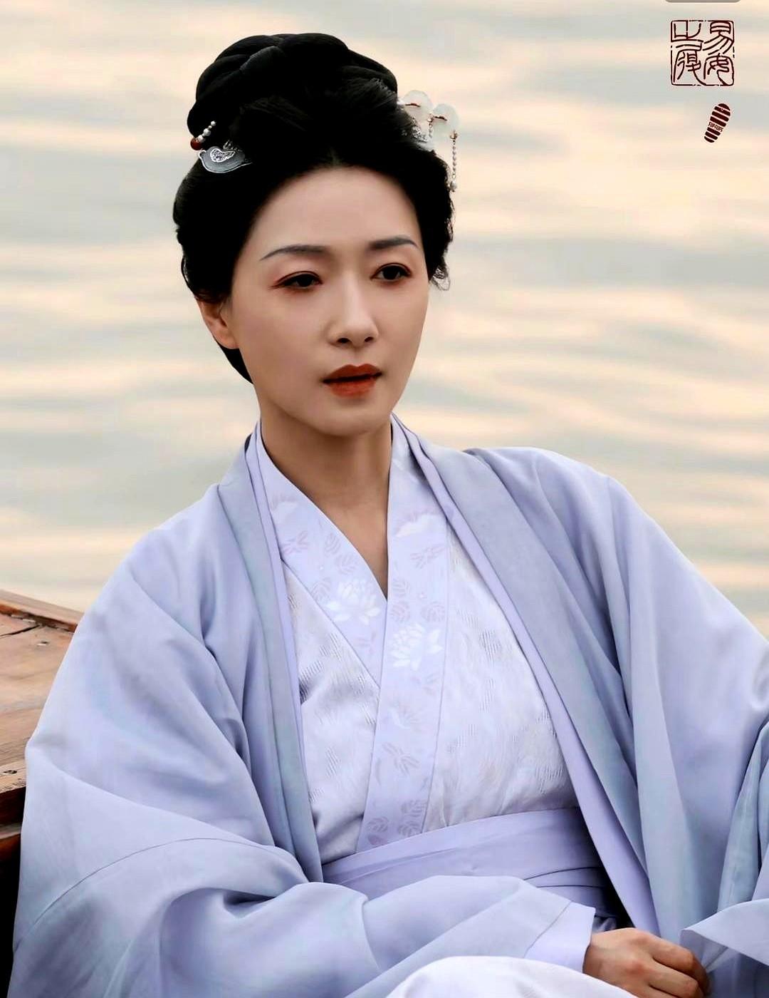 “画皮画虎难画骨，演戏演的是灵魂。”

万茜在《宗师列传·大宋词人传》中饰演李清