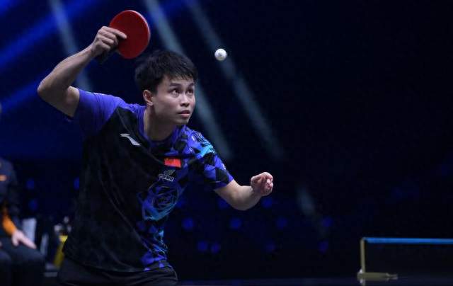 爆冷复仇！周启豪3-0零封张本智和，终结连败书写逆袭名场面