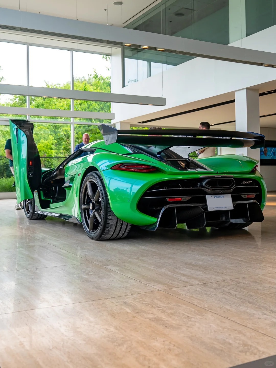 Koenigsegg Jesko Attack 125/1，这个绿让人仿佛置身大