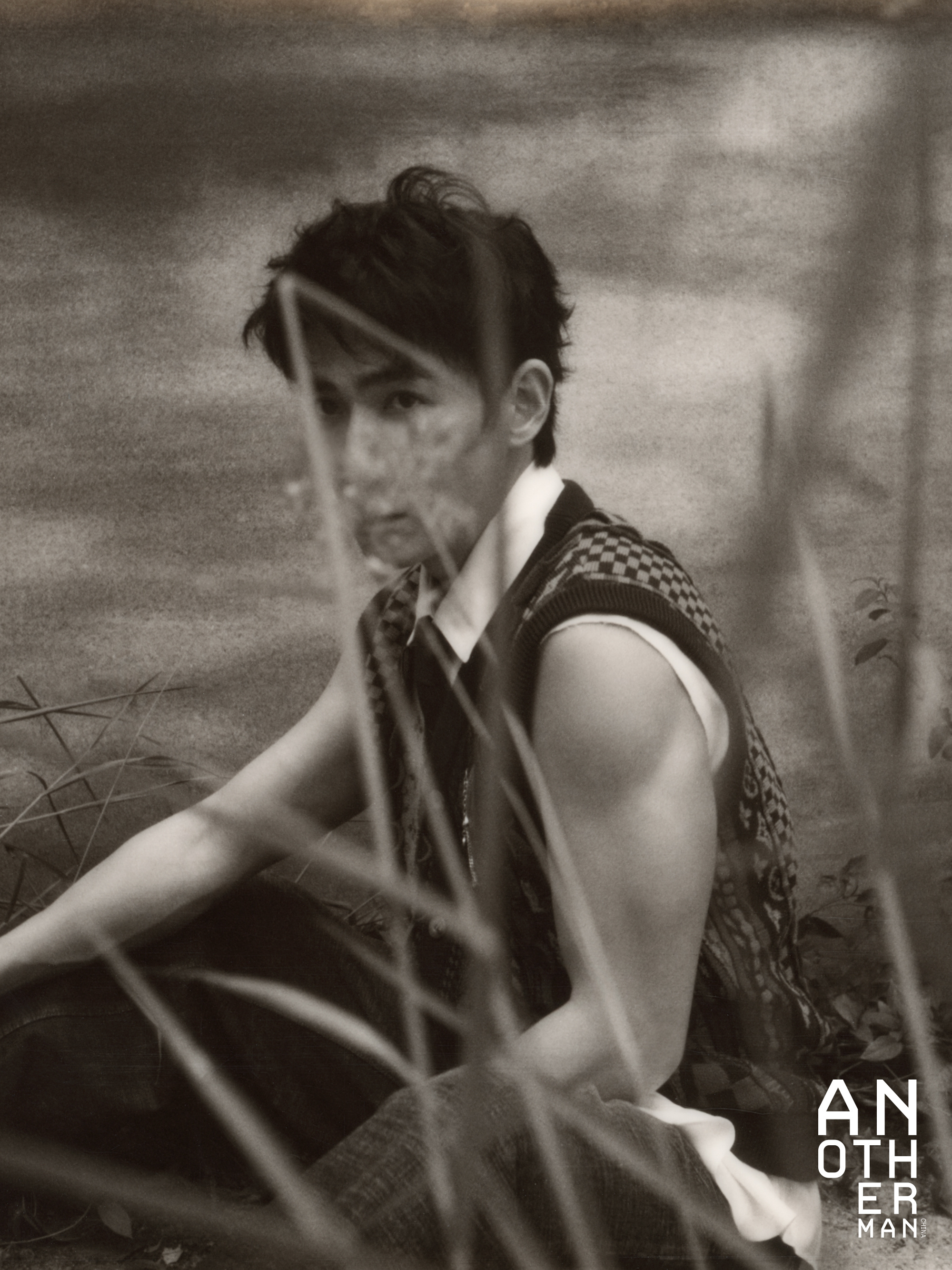 出片就像呼吸一样简单 。朱一龙  ×  Another Man Issue 10