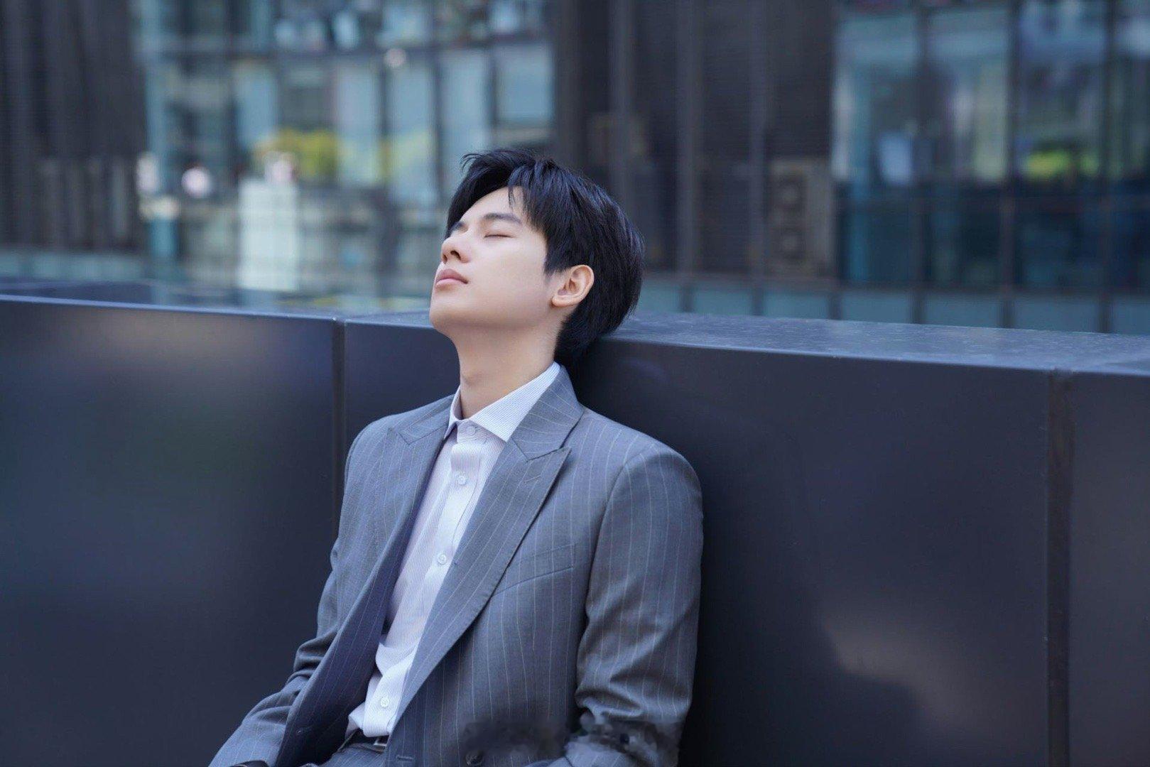 胡先煦直球打得我猝不及防江晨绝对是近年来偶像剧男主人设天花板！职场能力顶尖，感情