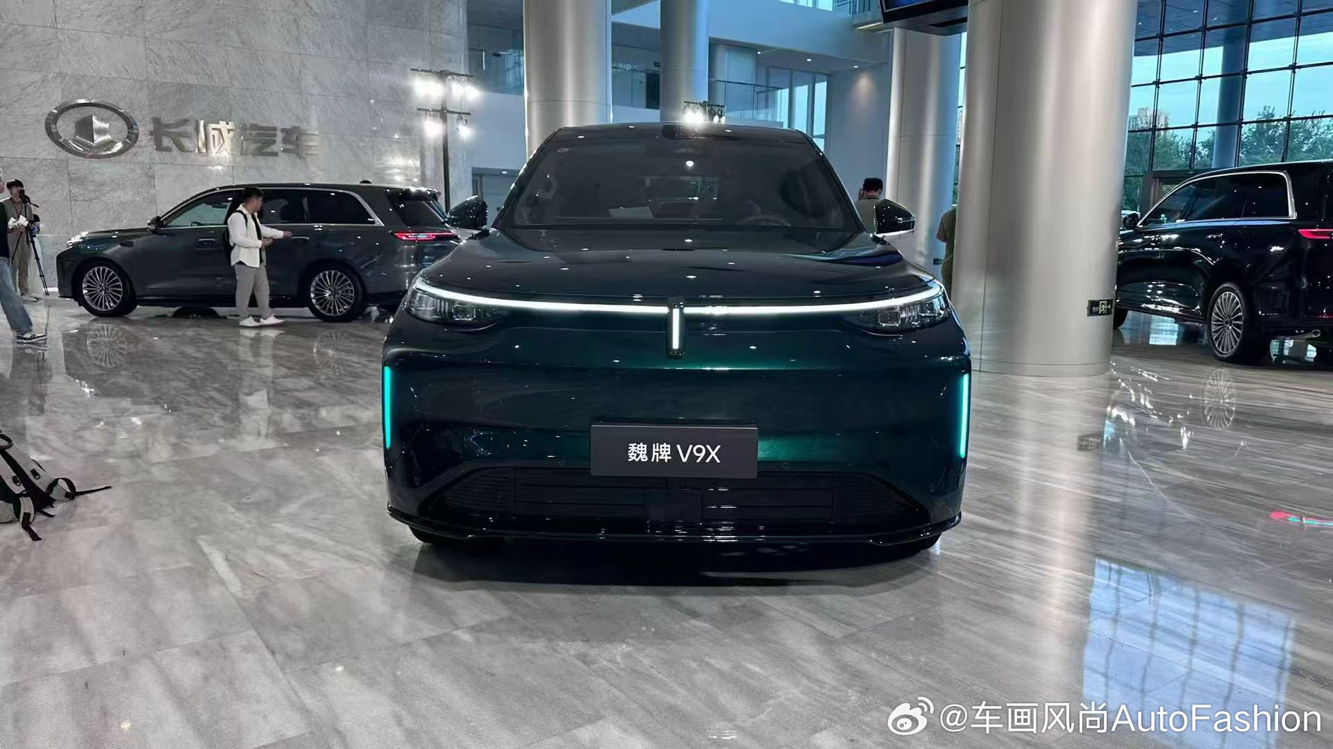 【魏牌V9X上市，3款车型售价区间34.98万-38.98万元，提供六座布局，全