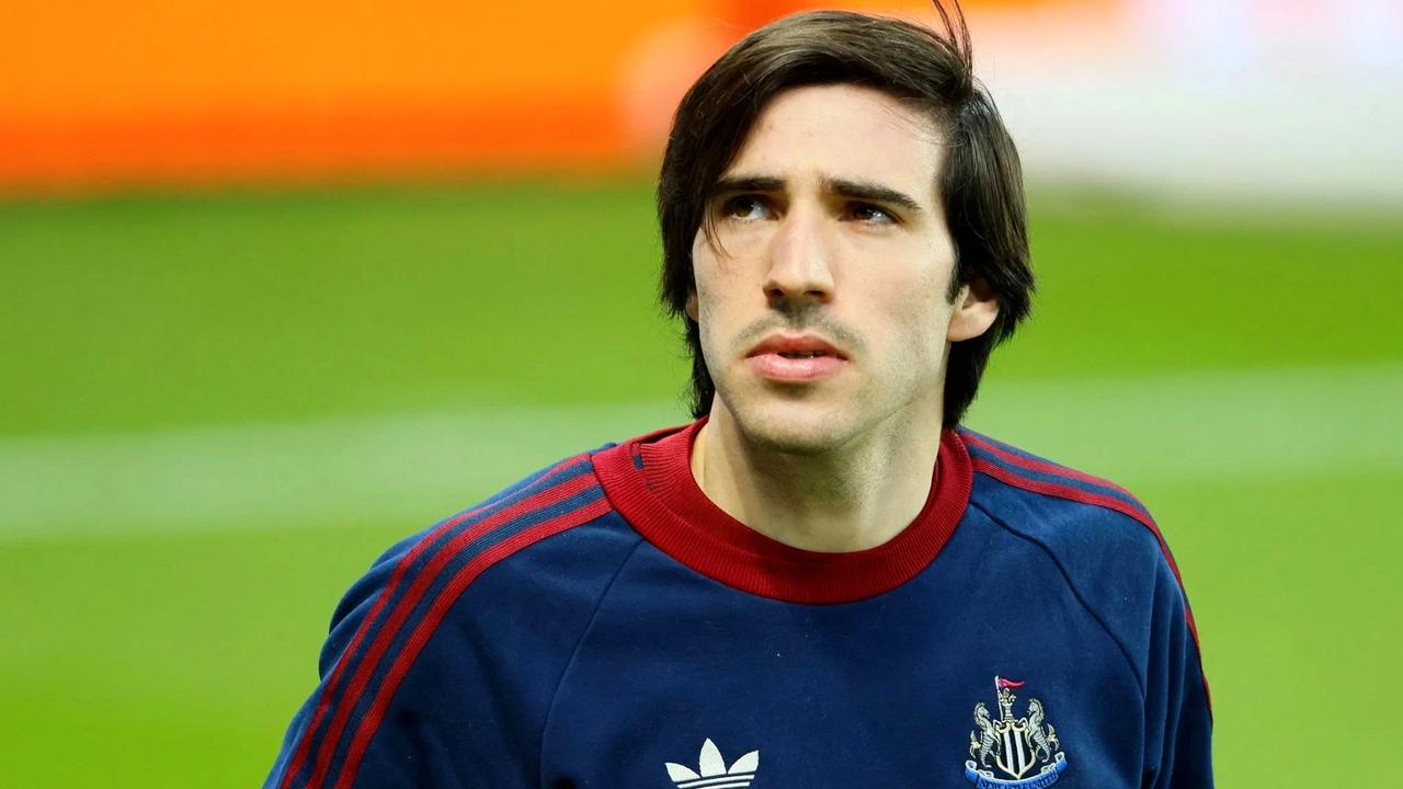 记者表示，意大利国脚托纳利与纽卡斯尔有一项君子协议。
如果球队无缘欧冠、欧联和欧