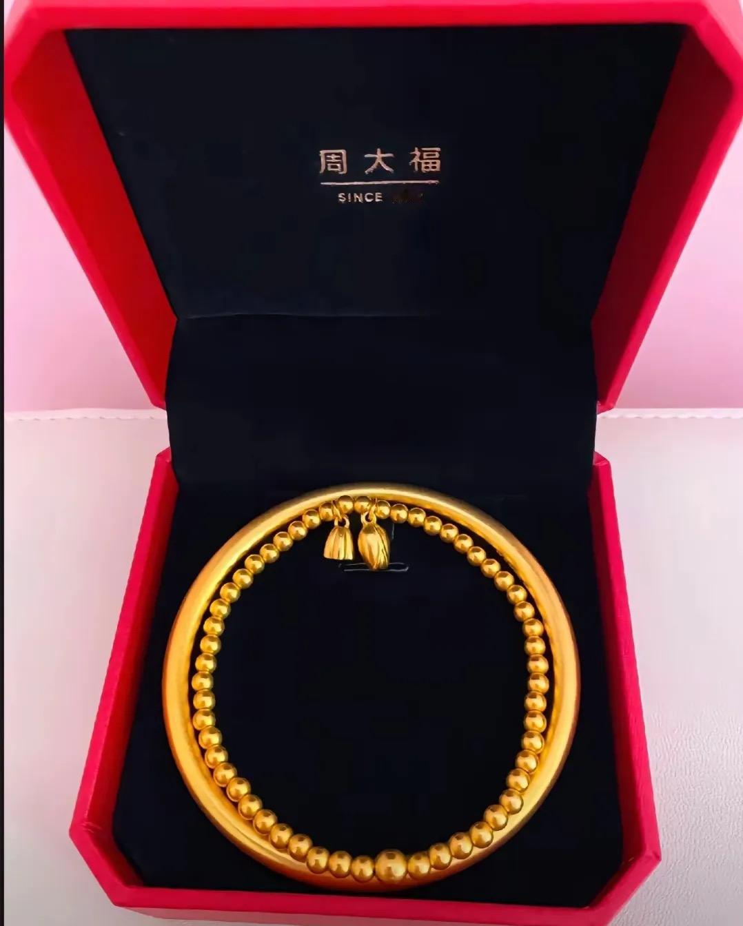 未来10年,黄金会涨多少?
有人喊出1万美元目标！
2026年一开年，黄金就延续