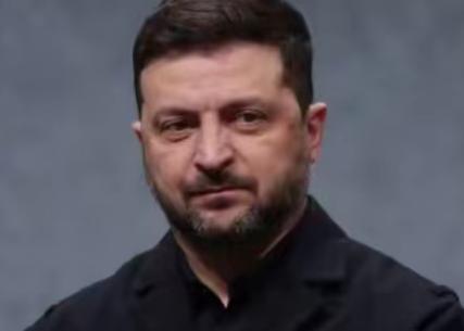 现在已经不是欧盟愿不愿意支持泽连斯基，而是泽连斯基给了欧盟两个选择
泽连斯基直接