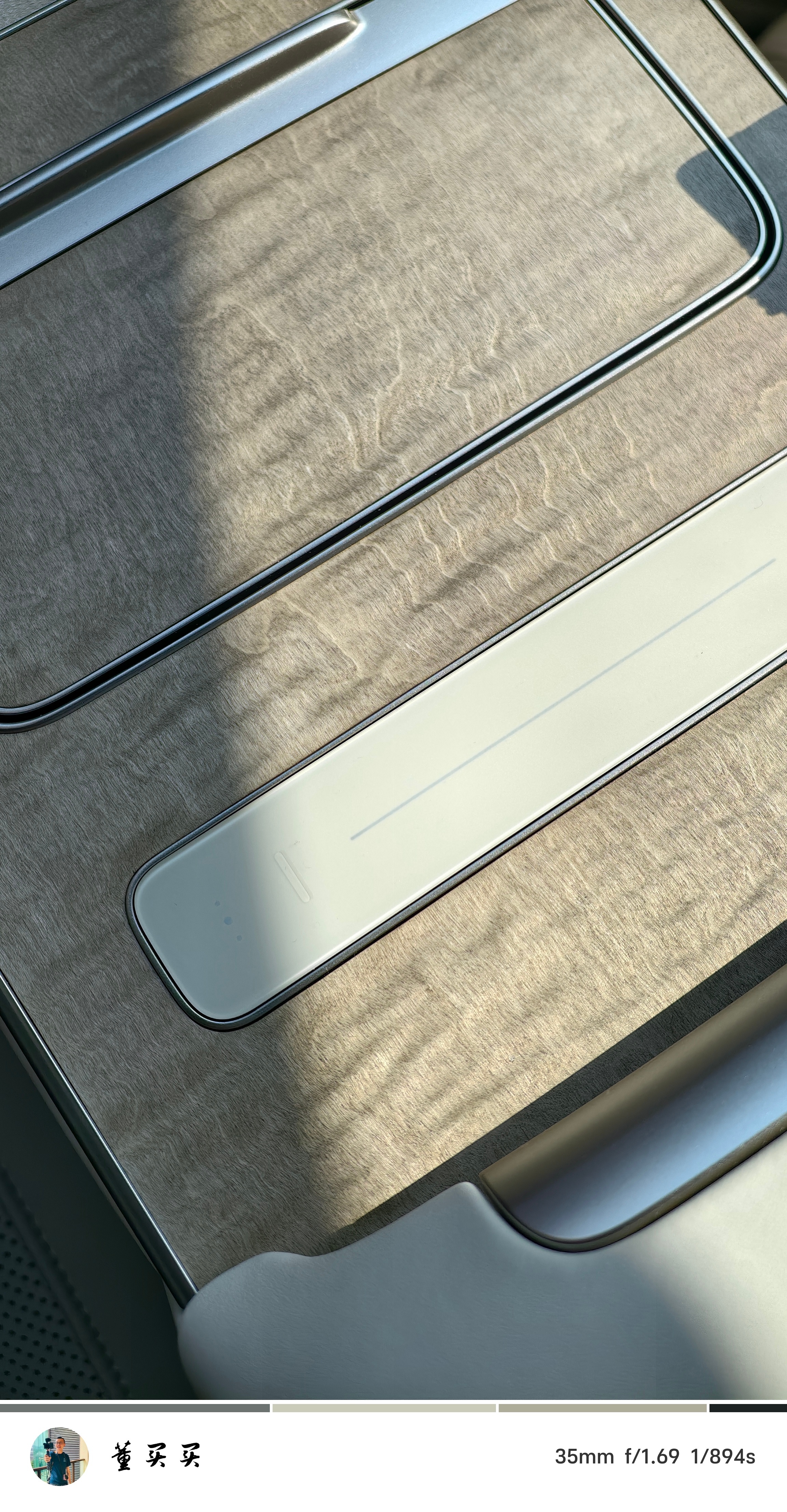 每一块木头都独一无二，而且要对纹路。 