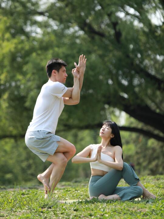 双人瑜伽｜迎接自然能量 感受爱意流动