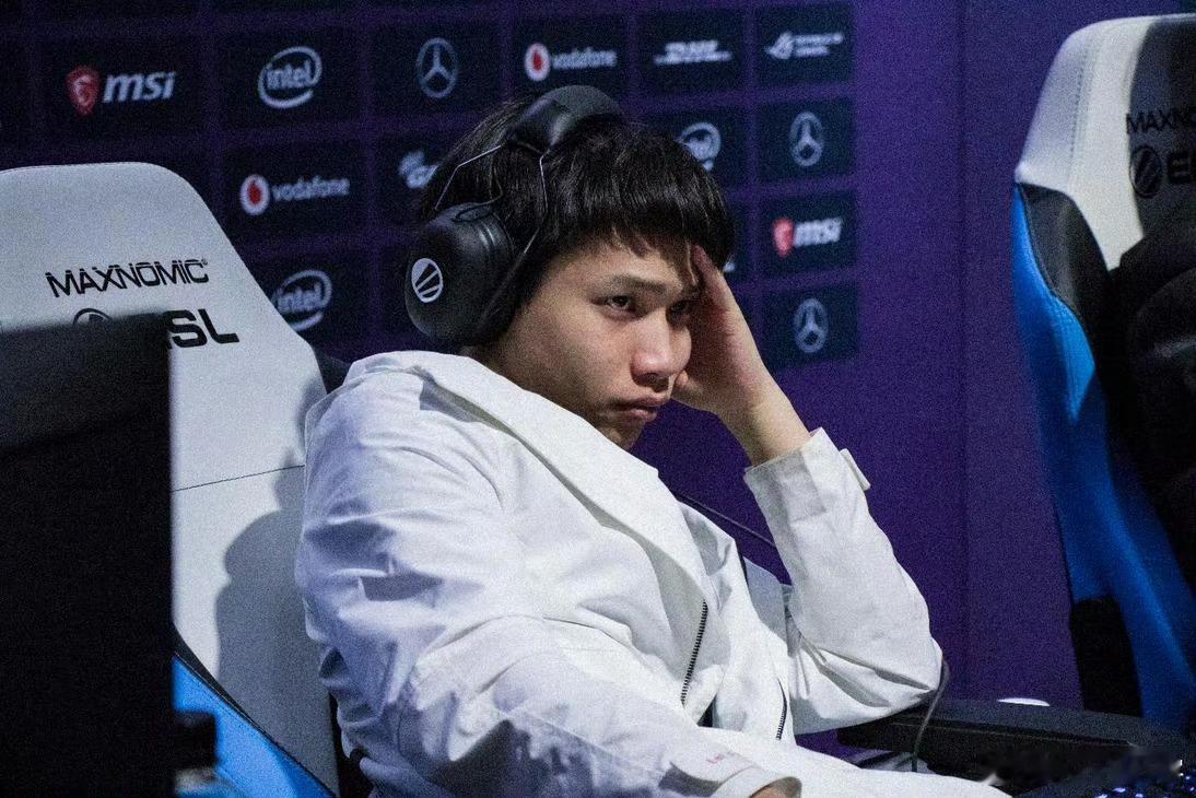 卡神要复出打比赛了？雕哥说准备拉卡神去打凯西杯，卡神说要训练准备打预选！dota