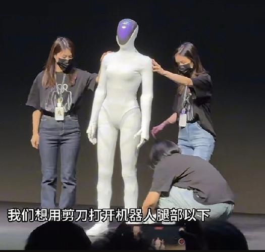 剪开之前向他说声对不起    希望他是最后一次证明他是他自己    这是什么话 