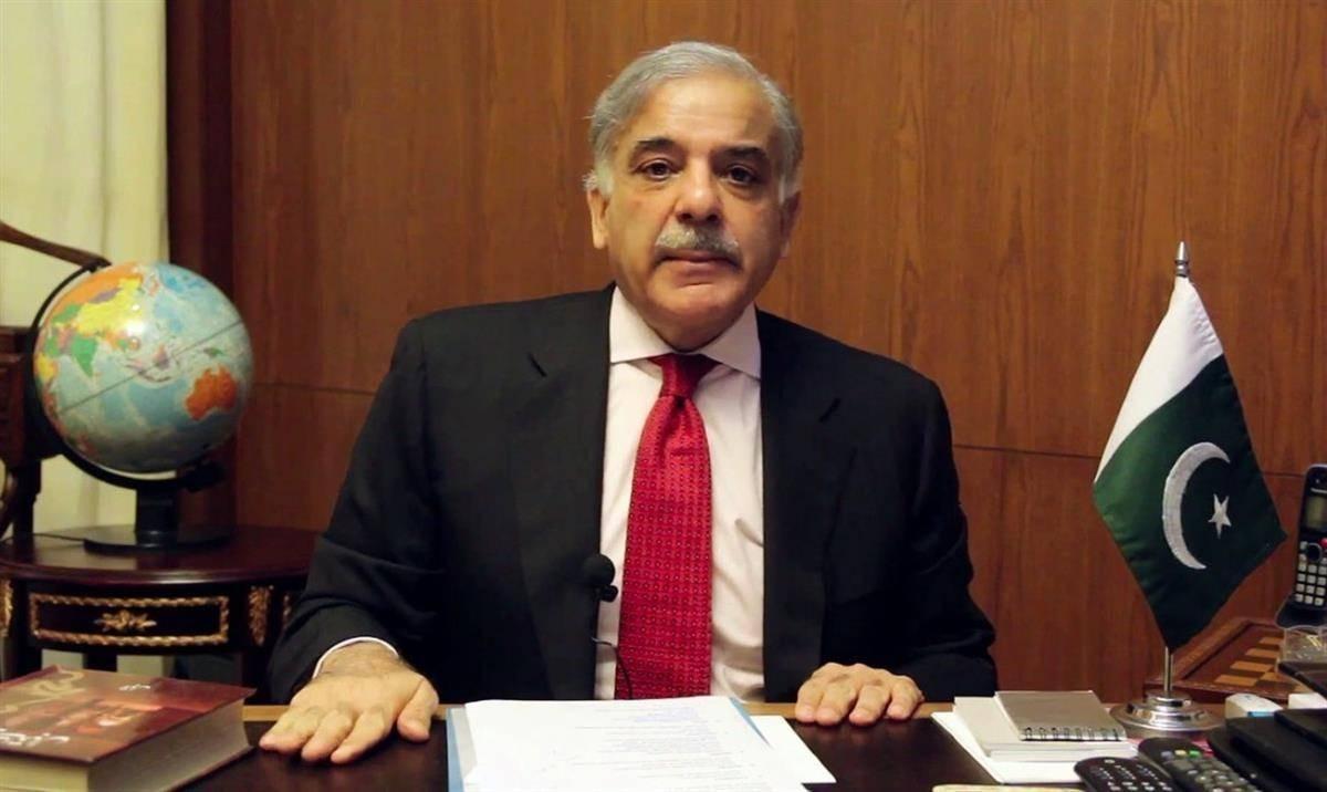 4月8日，美伊总算暂时停火，还跑到巴基斯坦首都坐下来谈。巴基斯坦总理夏巴兹赶紧证