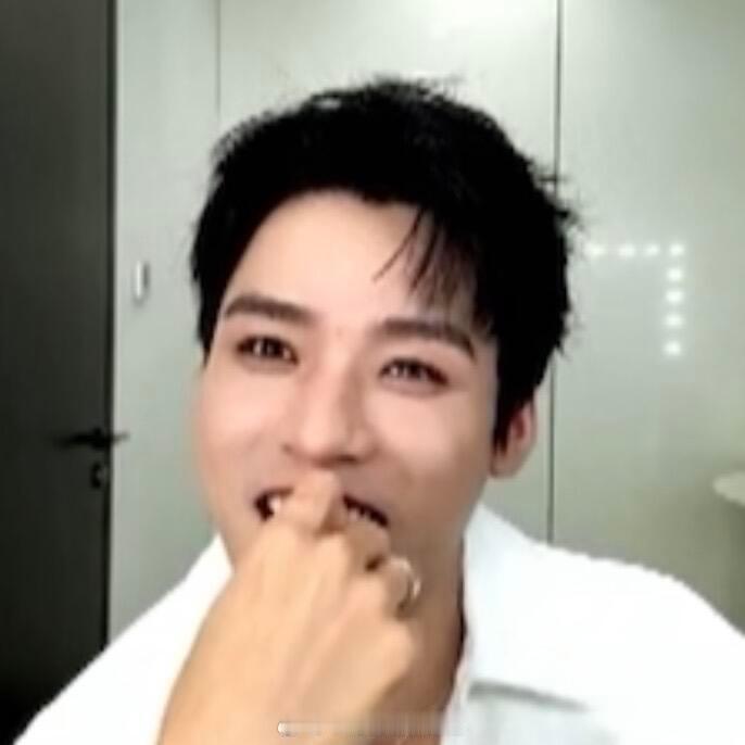 我嗑cp就龚俊这样龚俊让彭小苒章时安单独开一间 龚俊演我嗑cp了 ​​​