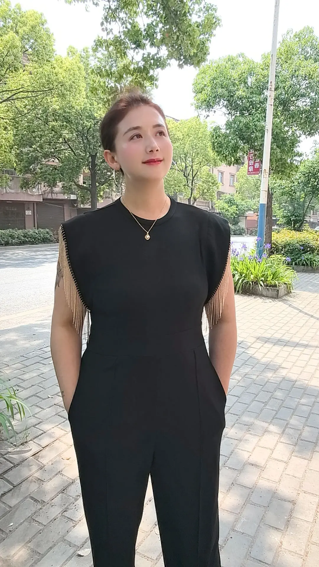 谁都想由着性子去生活             可现实真的不允许……
