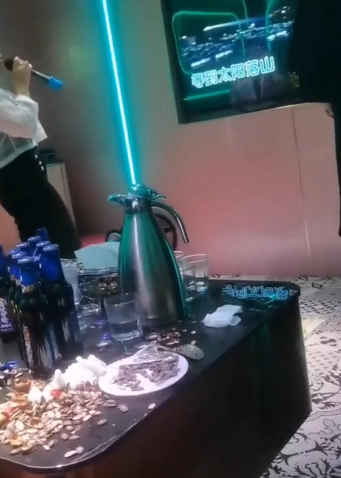 过年最让我膈应的事：老婆年年去和同村前任聚会，还不让我跟着！

今年这个年，我过