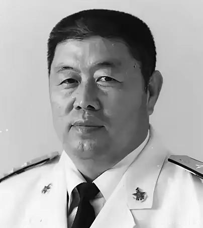 碧海丹心铸军魂：送别87岁海军中将王永国，那段峥嵘岁月永载史册

87岁王永国离