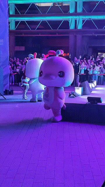 好可爱的娃娃呀…呀…呀
啊！！啊？？？啊[不看][不看][不看]