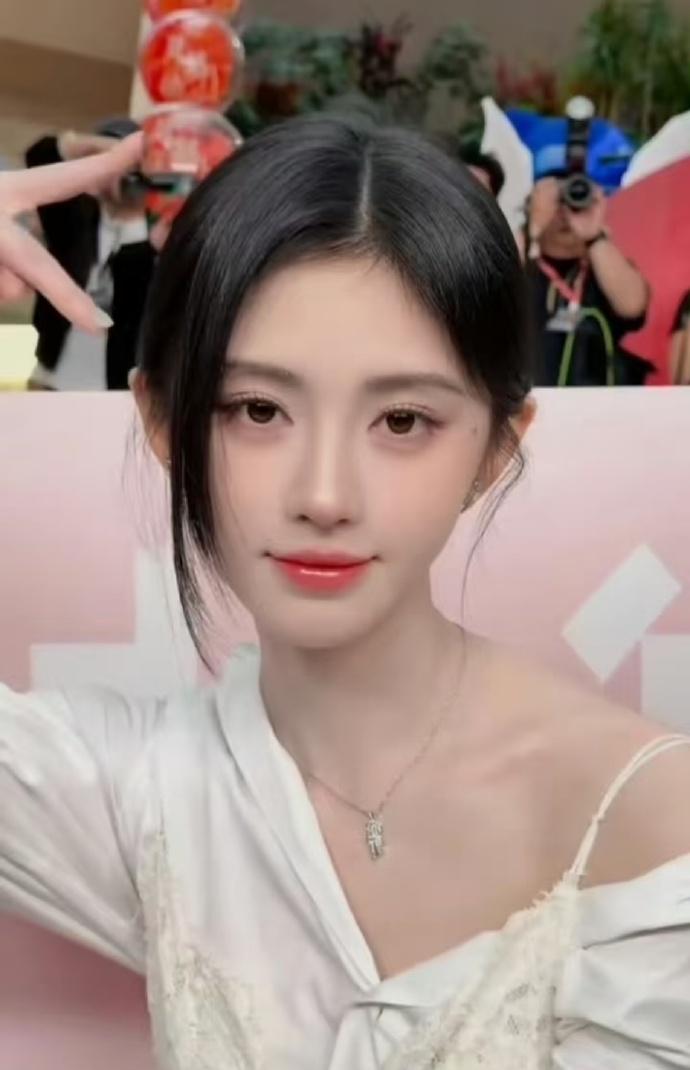 我去，鞠婧祎太美了吧，简直就是生图的神 ​